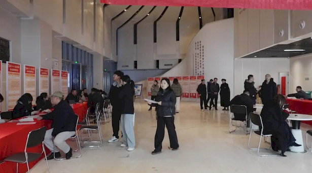 “人才夜市+技能夜校” 打造就業服務新場景1.jpg